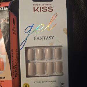 L.A. Colors Vibrant Neon Press-On Nails And Kiss Fantasy Gel